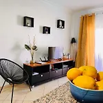 Seashell Oura Apartman